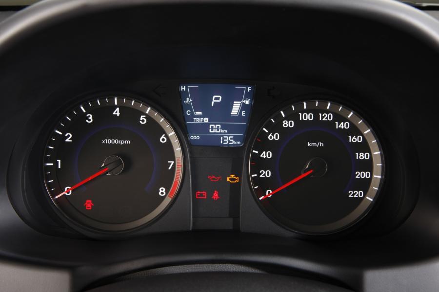  Hyundai Solaris 2011 года  (фото 33 из 45)